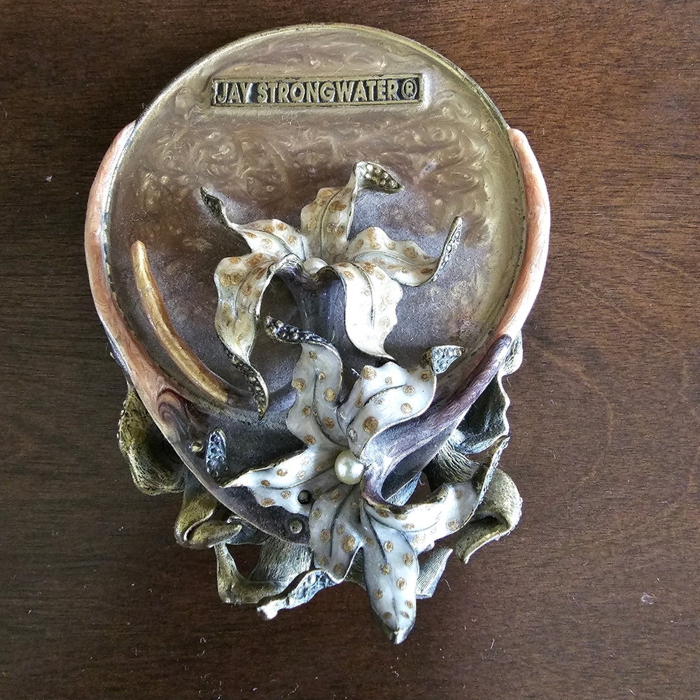 Jay Strongwater Floral Lily Plate